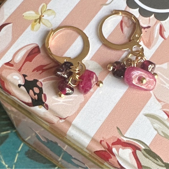 Gold and untreated ruby and garnet Beaded Hoop Earrings - Picture 1 of 1